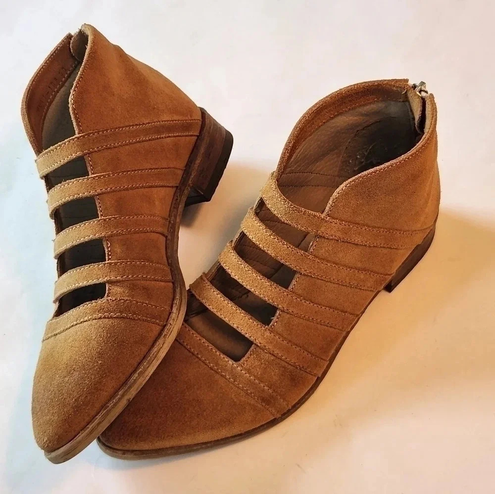 || FREE PEOPLE || Booties Sz 38, Suede, Rust, Flats, Slatted, Zip Up Back